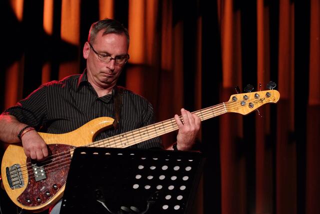 Martin Blohm und Band im "Hallenbad - Kultur am Schachtweg" zu Wolfsburg an einem traumhaft schönen Samstag im Frühling 2018