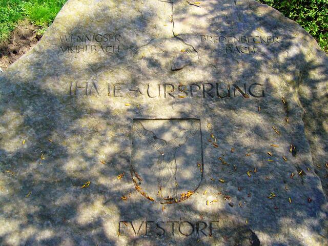 Von hier legt die Ihme bis zu ihrer Mündung in die Leine 16 Kilometer zurück.