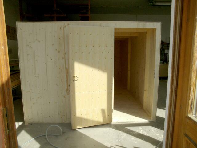 Das neue Balghaus für die Orgel entstand in Eigenleistung in der Werkstätte der Schreinerei Rößle.