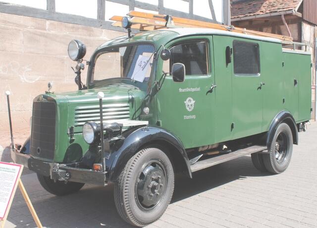 Leichtes Löschgruppenfahrzeug L 1500 von Mercedes Benz, Baujahr 1943. Ende 1933 wurden aufgrund eines preußischen Gesetzes die Feuerwehren den Polizeibehörden unterstellt. In Preußen bürgerte sich allmählich der Begriff der Feuerlöschpolizei ein.