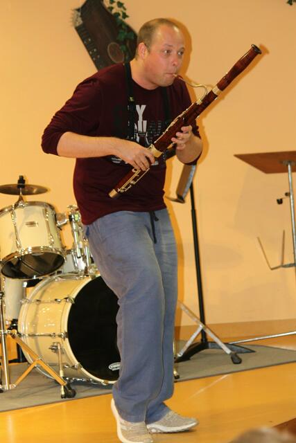 Auf einem „Fagottino“, einem Kinderfagott, ist es auch ganz jungen Musikschülern möglich das Instrument zu erlernen. Sebastian Hägele stellte dieses Instrument vor.