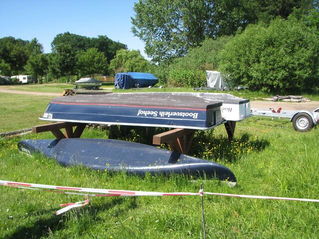 Ruderboote warten auf Kundschaft !