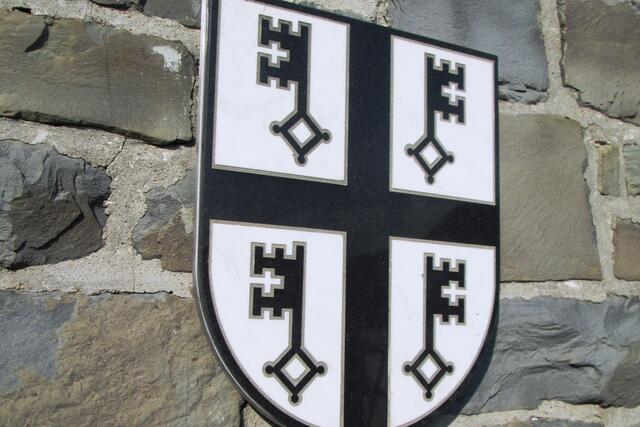 Das Hallenberger Wappen am Rathaus.