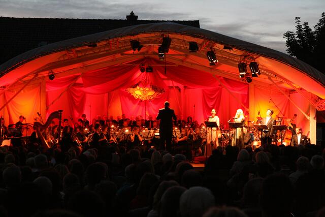 Klassik auf dem Dorfplatz - 'die Fledermaus' (2016)