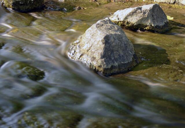 Der Versuch, Wasser festzuhalten.