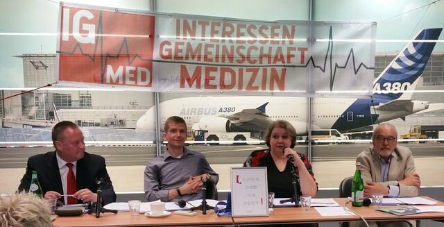 Dr. med. dent. Rolf Mahlke, Dr. med. Steffen Grüner, Dr. med. Ilka M. Enger, Dr. med. dent. Karl-Hermann Karstens (v. l. n. r. präsentieren die IG Med