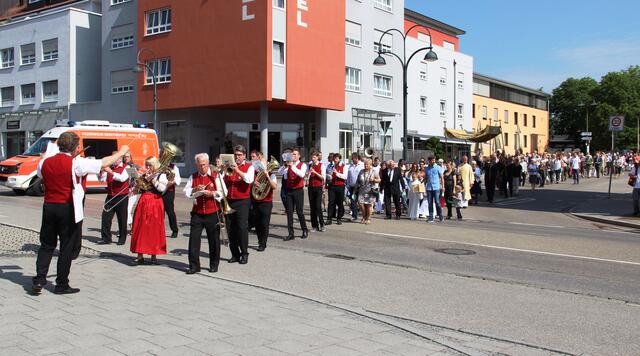 Musikalisch begleitet durch die Stadtkapelle | Foto: Tobias Buchdrucker