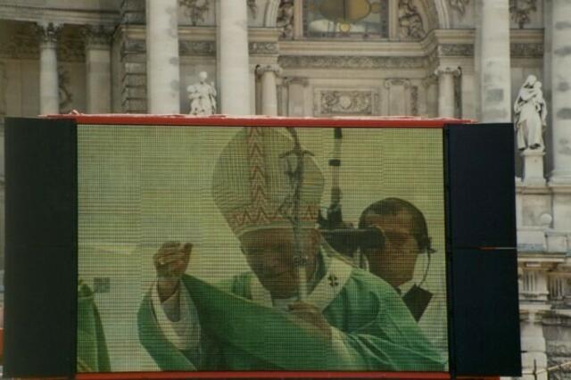 Vom 19. bis 23. Juni 1998 Papst Johannes Paul II. in Österreich