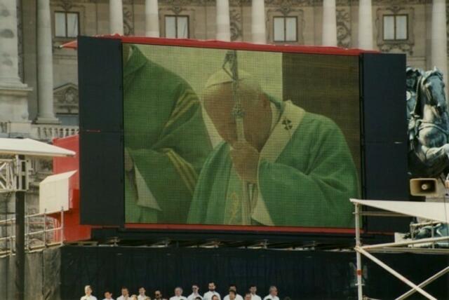 Vom 19. bis 23. Juni 1998 Papst Johannes Paul II. in Österreich