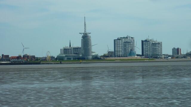 Blick über die Weser nach Bremerhaven