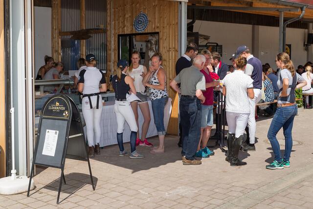 Andrang am Kaffeestand der FN-Vereinsinitiative | Foto: RK Fotografie  Augsburg