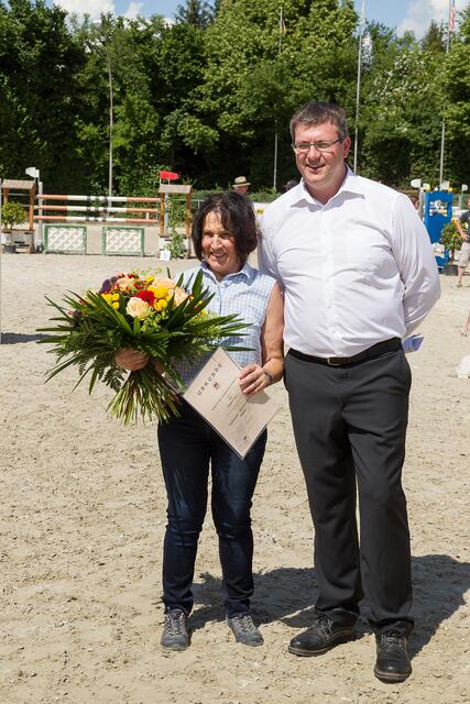 Silberne Ehrennadel für Hildegard Steiner | Foto: RK Fotografie Augsburg