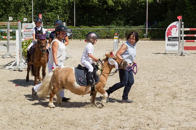 Die Kleinste - Laura Meir auf ihrem Pony Romy | Foto: RK Fotografie Augsburg