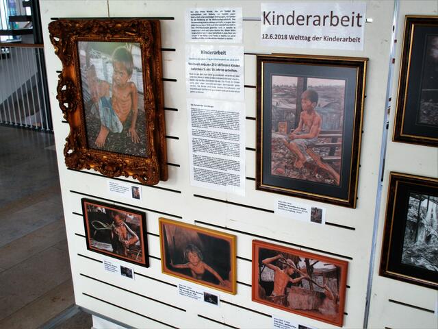 Ausstellung über Kinderarbeit in der Aula der Eichenwaldschule Neusäß zum Welttag der Kinderarbeit am 12.6.2018