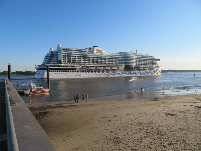 Einige Boote fuhren mit.
