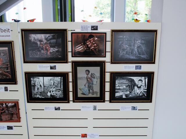 Ausstellung über Kinderarbeit in der Aula der Eichenwaldschule Neusäß zum Welttag der Kinderarbeit am 12.6.2018