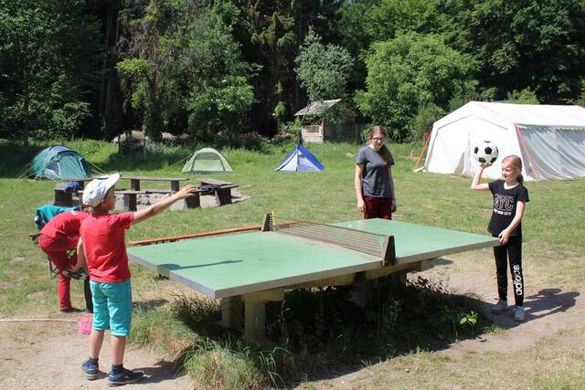 Aber auch an der Tischtennisplatte konnte sich ausgetobt werden. Foto: NABU Langenhagen, Insa Brodersen