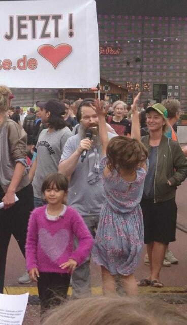 \\\ Termin 12.6. /// 19.30 Uhr Netzwerktreffen Recht auf Stadt in der "Cantina Fux und Ganz" - Bodenstedtstraße 16, 22765 Hamburg - Nachbesprechung Mietenmove und Ausblick künftige Aktionen -> https://www.facebook.com/events/217989232306193/permalink/242020483236401