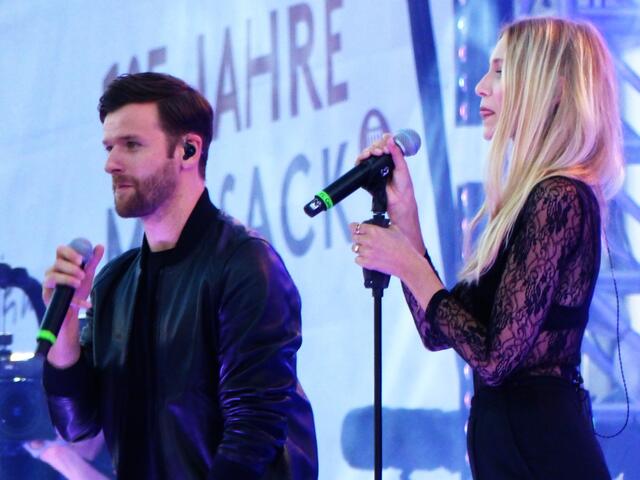 Das Duo Glasperlenspiel begeistert mit seinem Hit "Geiles Leben".