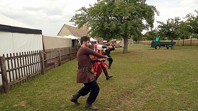 Schwertübungen mit den Besuchern - Burg Querfurt zum Historischen Burgfest am 16.6.2018 !