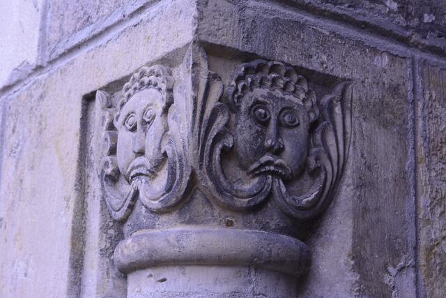 Gottes Wort verbreiten, in Schottland steht dieses Relief für den - heidnischen Green Man -