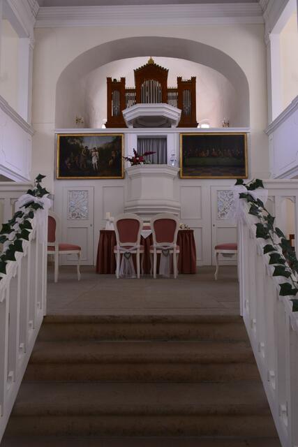 geschmückt für eine Hochzeit, Kirche