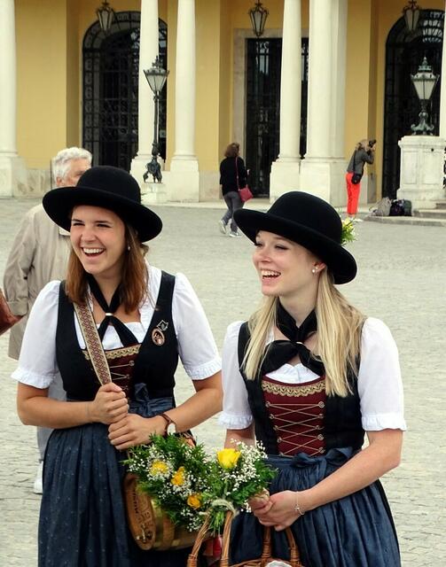 Österreichisches Blasmusikfest 2018 in Wien. Die Trachtenmusikkapelle Bad Vigaun, Salzburg, bei ihrem Auftritt im Ehrenhof des Schlosses Schönbrunn.