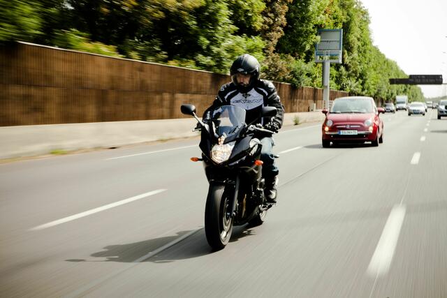 Werden gesetzlich unzulässige Komponenten, wie etwa LED-Motorradlampen entdeckt, können Versicherungsprobleme auftreten und die Betriebserlaubnis erlischt. | Foto: Philips/TRD