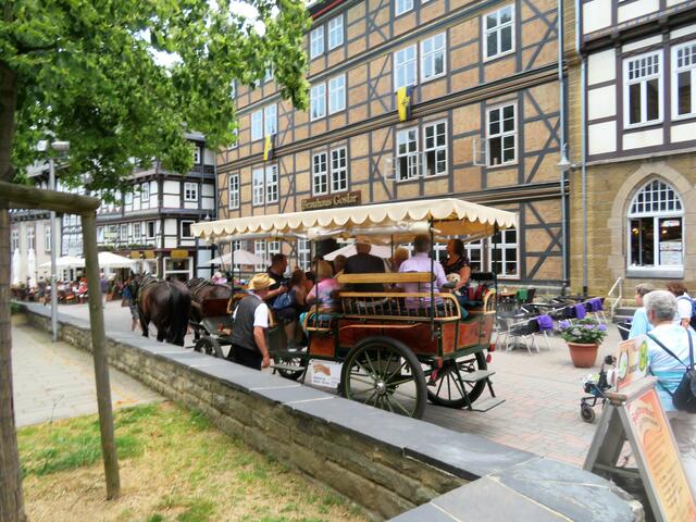 Mit einem Pferdegespann durch die Stadt.