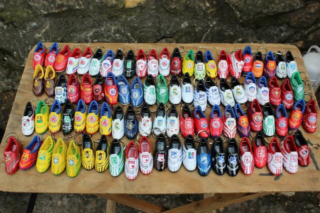 Fußballschuhe als Schlüsselanhänger. (c) Michael Stauner