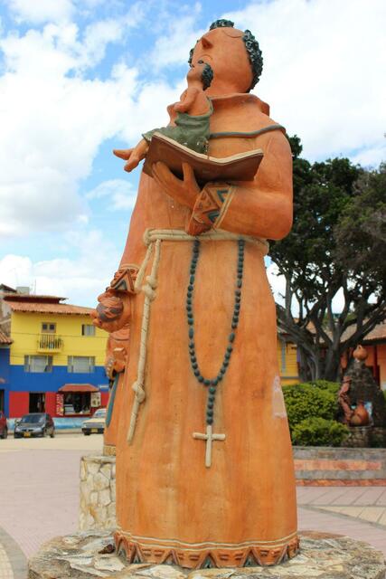 Raquira ist eine christliche Stadt, die vom Töpfer-Handwerk geprägt ist. (c) Michael Stauner