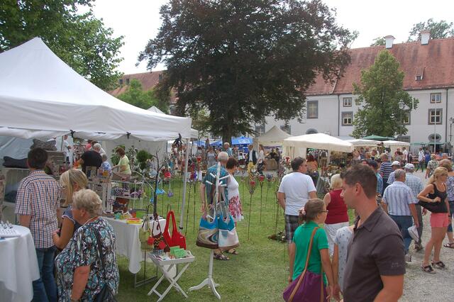 Eine bunte Vielfalt gilt es jedes Jahr beim Klosterhoffest in Thierhaupten zu entdecken.