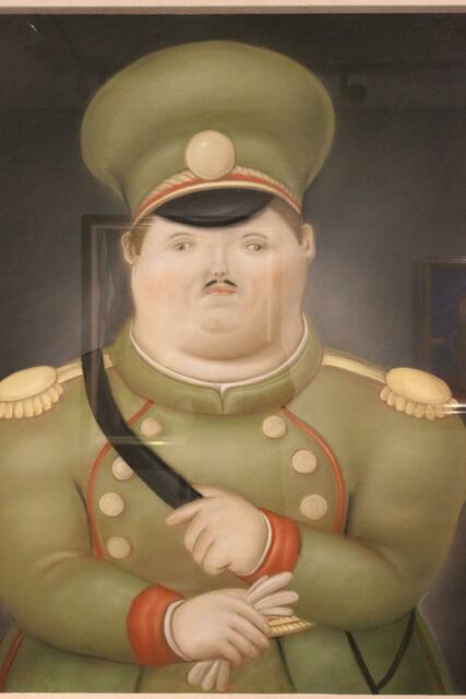 Selbst Militärs haben bei Botero Übergewicht.