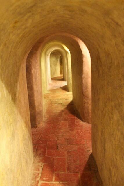 Tunnelsysteme im Castillo. (c) Michael Stauner
