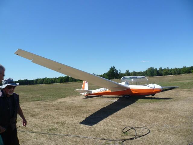 Der Flieger „D – 0478“ vom Luftsportverein Burgdorf e.V. steht bereit.