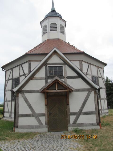 Achteckige Fachwerkkirche