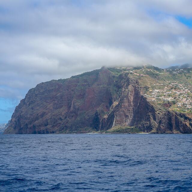 Noch ein Blick auf die spektakuläre Steilküste und dann sind wir flott zurück zum Hafen geschippert.