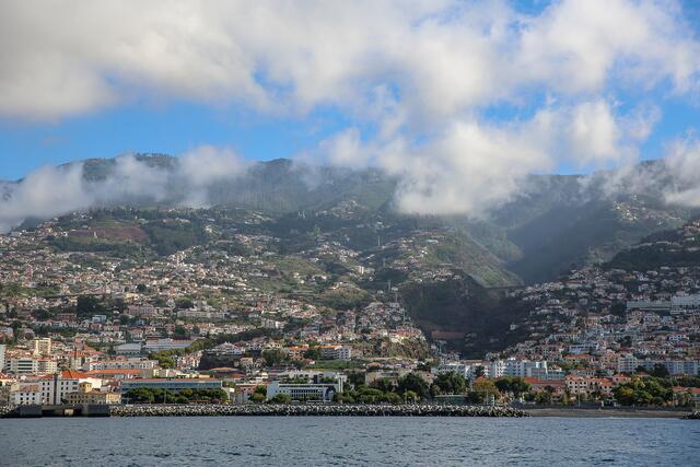 Funchal wurde immer kleiner und das Meer immer weiter.