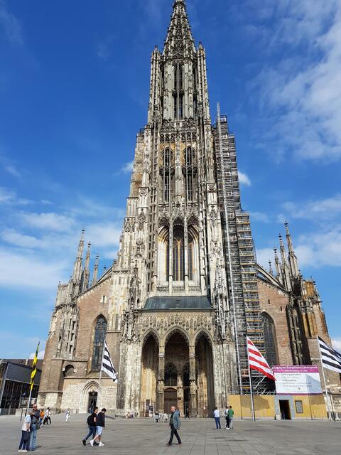 Auf Grund der Größe dieses Kirchenbaus kannst Du viele spannende Dinge in der Kirche entdecken. Dabei sind es häufig Details, die einen Blick lohnen.