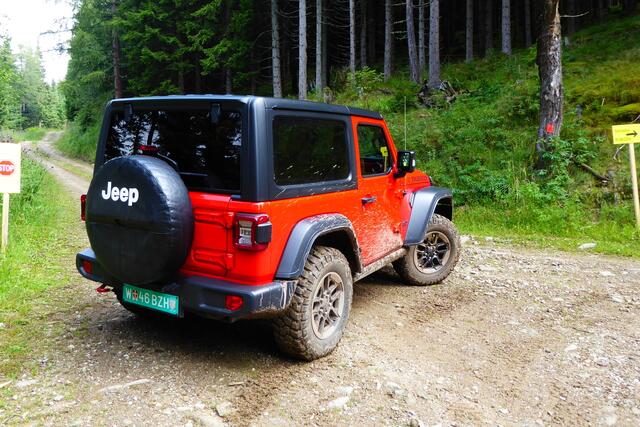 Rechts oder links? Das ist hier die Frage. Mit dem Jeep Wrangler könnte man aber auch mal ab durch die Mitte fahren. Ein Versuch wäre es sicher wert. | Foto: © Laura Luft / mid/trdmobil
