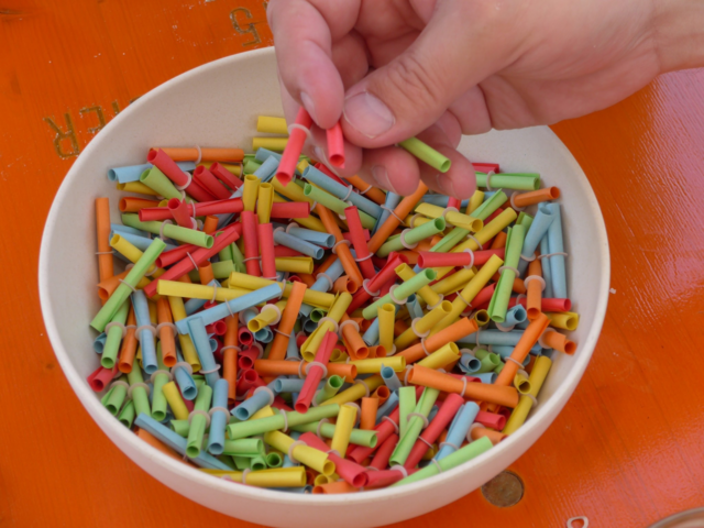 Die Lose für die Tombola - Gewinne und Nieten ganz nah beieinander | Foto: Christian Meixner