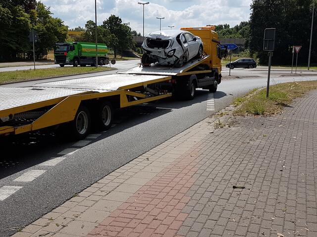 Punkt 2, beschlossen am 17.5., nicht erledigt am 17.7.2018: Rotfärbung der Radwegefurt dieses Schulweges. Diese Querung für Schulkinder war mit Anlass, den Vor-Ort-Termin einzuberufen.