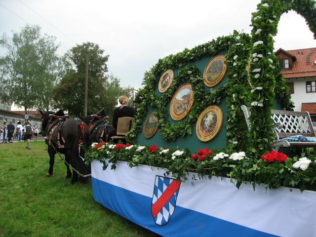 Festwagen des Schützenvereins.