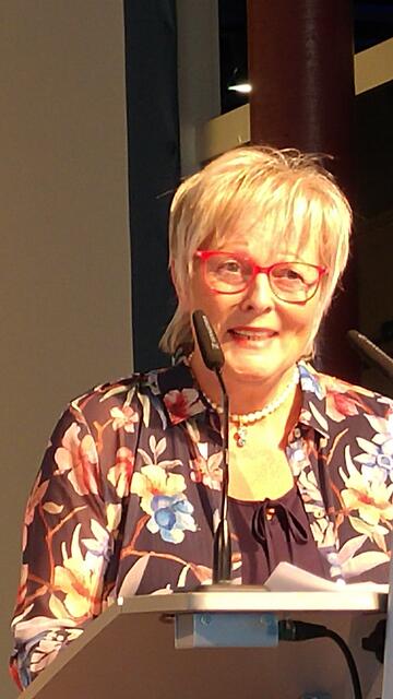 Die stellvertretende Präsidiumsvorsitzende der AWO Schwaben und Gleichstellungsbeauftragte, Brigitte Protschka, begrüßte die Gäste des Festaktes.