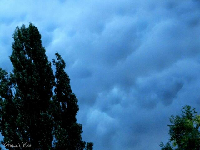 20:43 Uhr, Entwicklung eines Gewitters