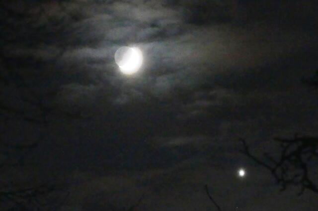 Mond und Mars.