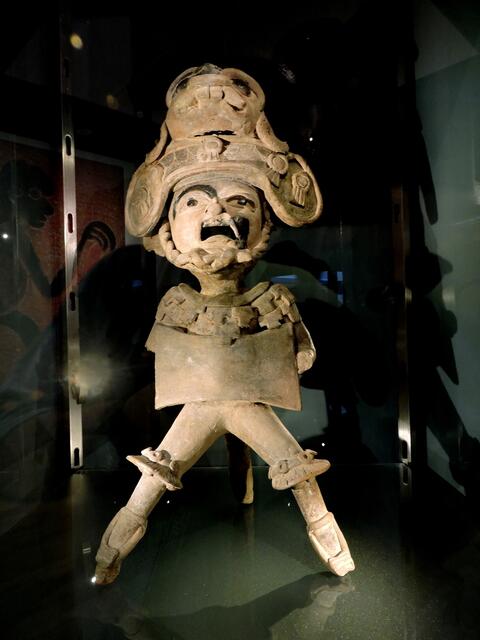 Skulptur eines Kriegers oder Tänzers