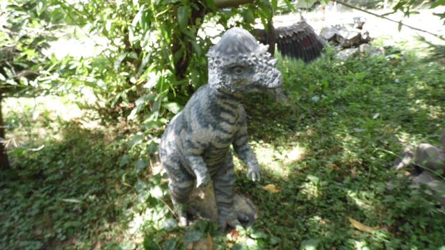 Im DinoWeltWäldchen !  https://www.freizeitspass-eckartsberga.com/attraktionen/dinoweltw%C3%A4ldchen/