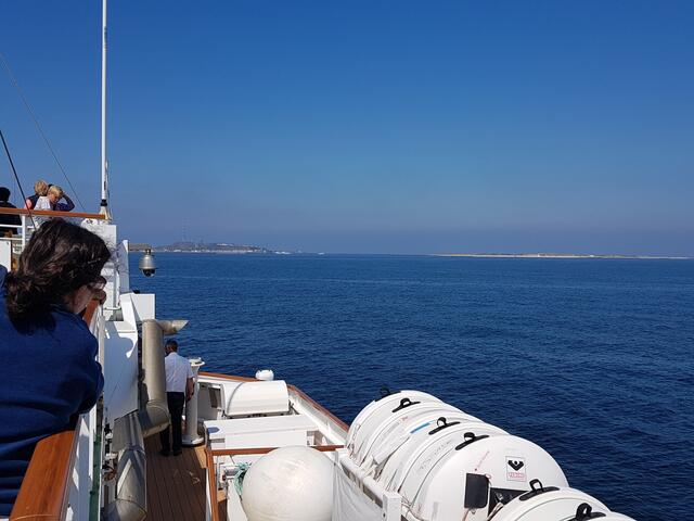 Ein erster Blick auf Helgoland und die Düne.