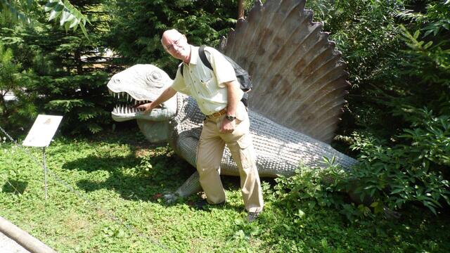 Im DinoWeltWäldchen !  https://www.freizeitspass-eckartsberga.com/attraktionen/dinoweltw%C3%A4ldchen/